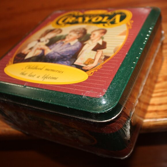 3/$88❤️Limited Edition 1994 CRAYOLA Trademark tin gift box +sharpener +64crayons - Picture 5 of 11